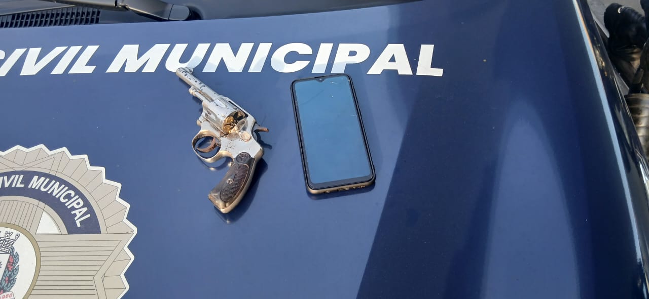 Foto da reportagem Homem é preso em Taboão da Serra com revólver e moto adulterada; suspeito confessou plano de roubo de joias