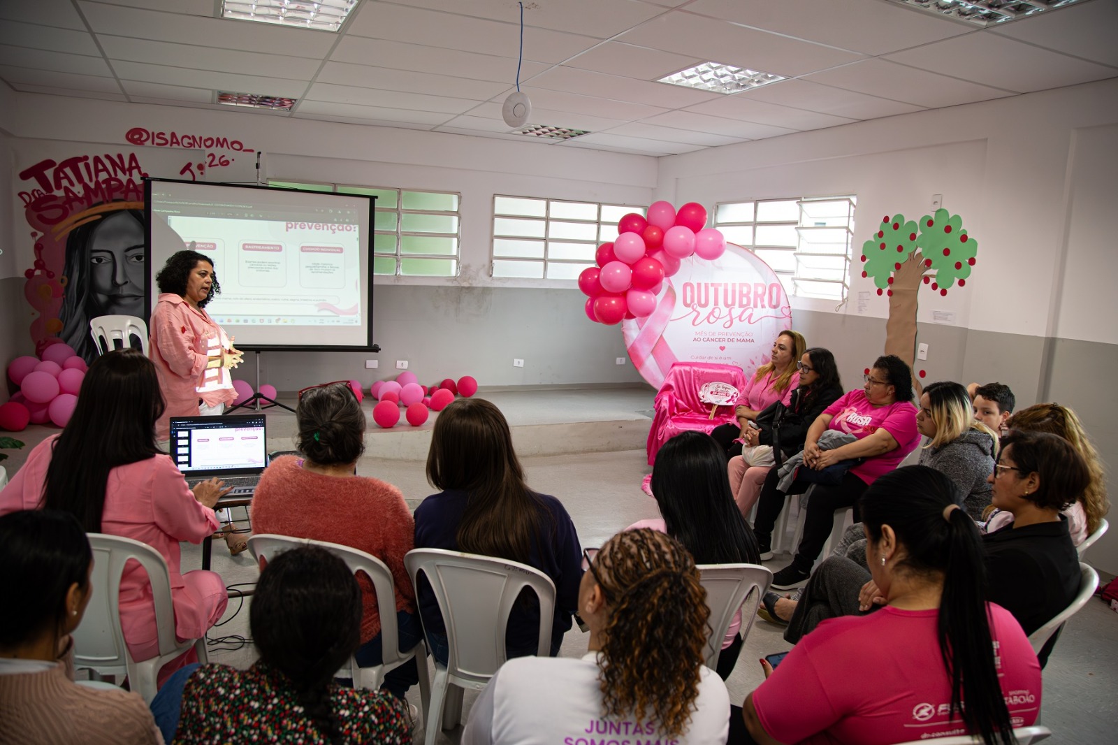 Foto da reportagem Secretaria da Mulher realiza ação do Outubro Rosa em Taboão da Serra; campanha terá Dia D nas UBSs nesta sexta-feira (23)