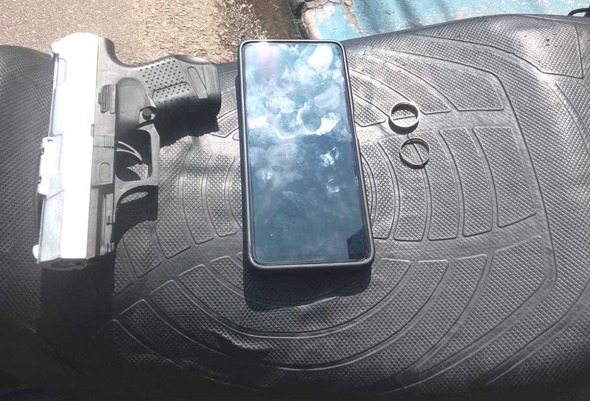 Foto da reportagem “Ladrão de alianças” é preso após perseguição, colisão com moto da GCM e fuga em Taboão da Serra