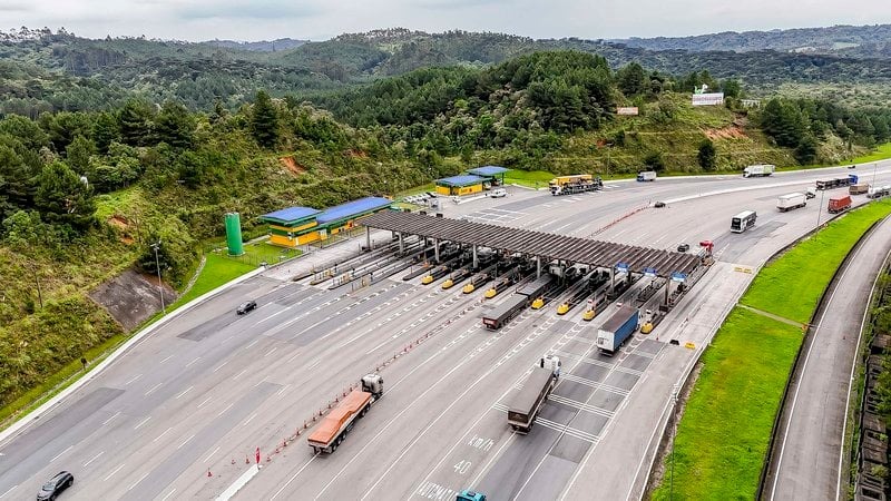 Foto da reportagem Arteris Régis Bittencourt estima 723 mil veículos na BR-116 durante o feriado de Nossa Senhora Aparecida