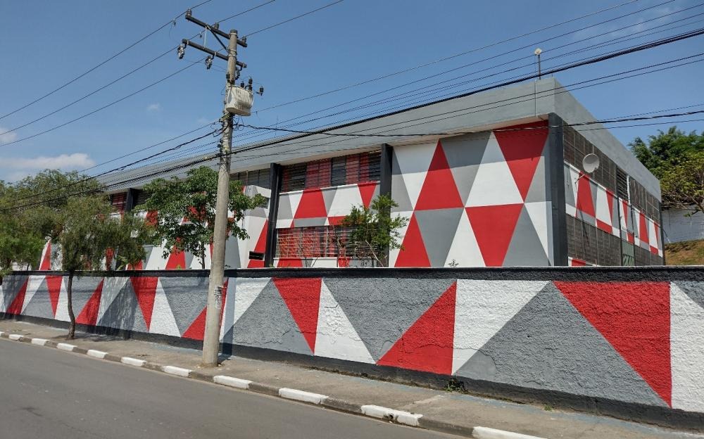 Foto da reportagem Criança de 8 anos deixa escola sem autorização em Taboão e família entra em desespero durante buscas; Secretaria apura o caso