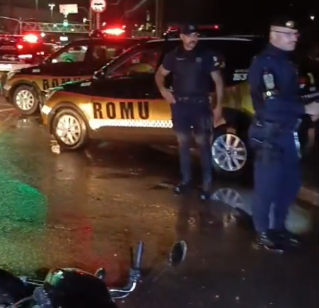 Foto da reportagem Dupla é presa com arma, moto roubada e celulares em Taboão da Serra