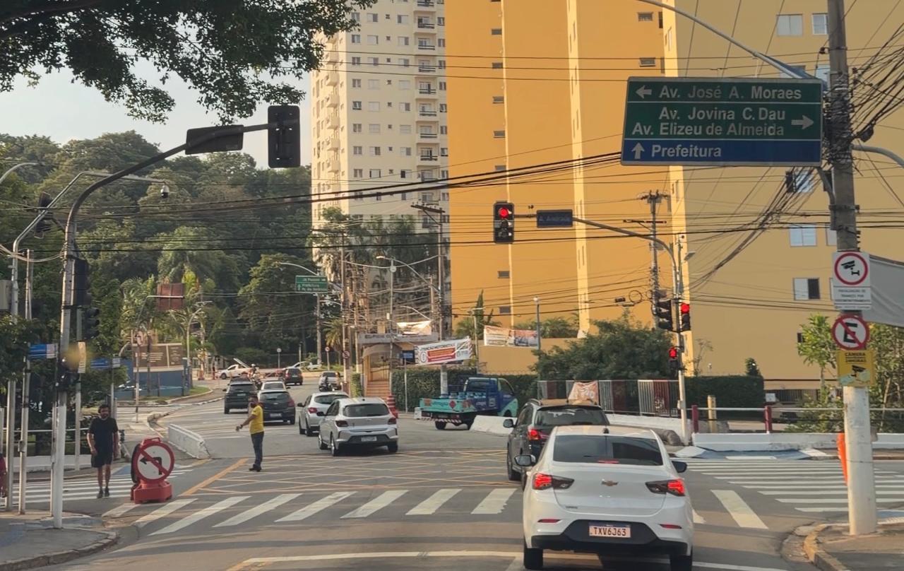 Foto da reportagem Após testes, Prefeitura retoma mão dupla em vias do Parque Assunção a partir deste sábado